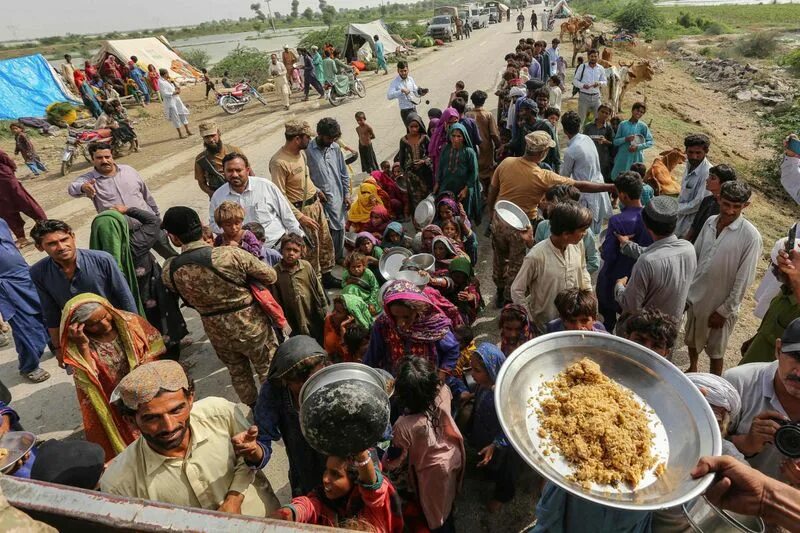 Муссонные дожди в индии 2021. People in india. The level of fluoride in the water of turkey. Пакистан люди. Наводнение в индии.