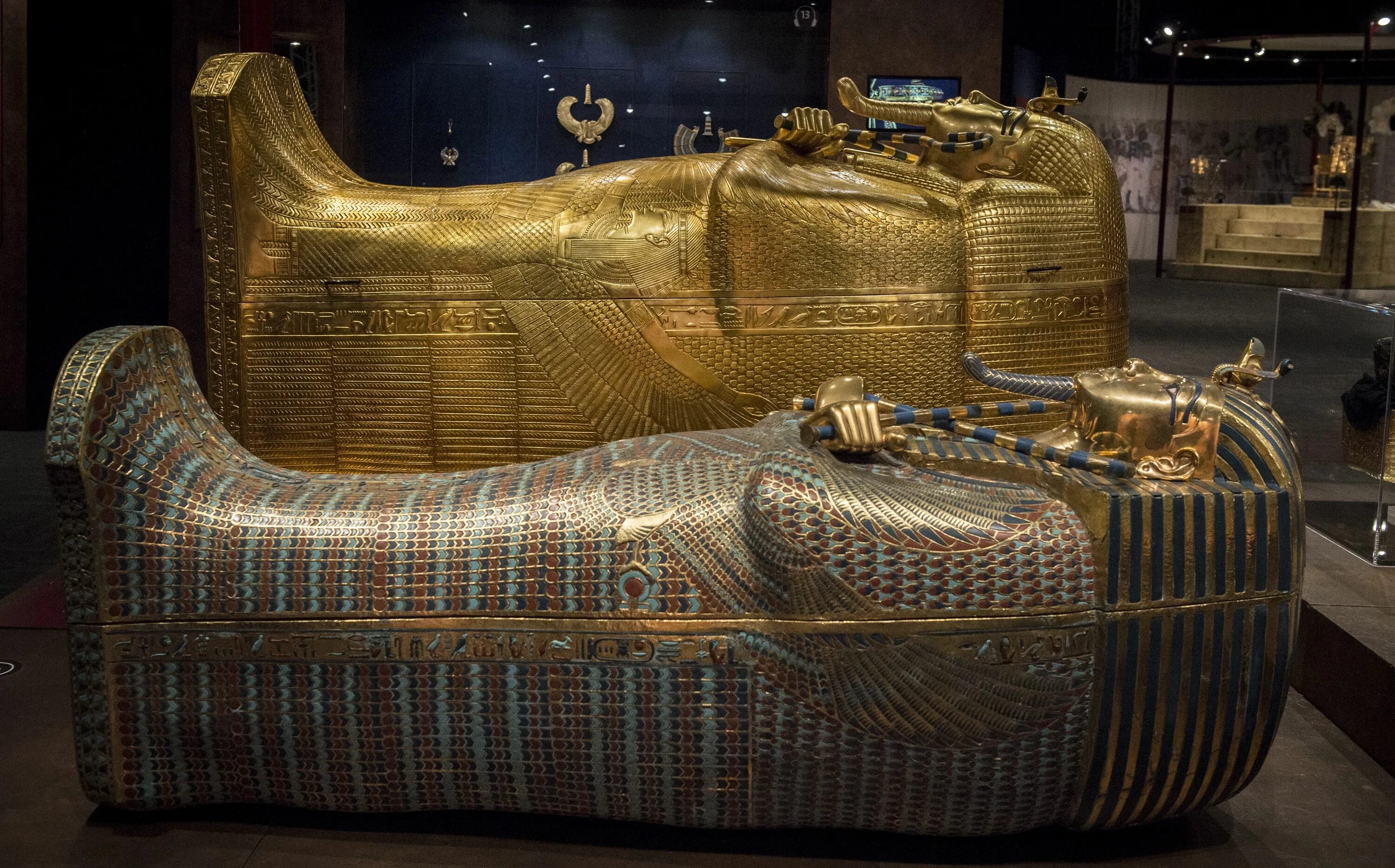 Тутанхамон саркофаг. Саркофаг фараона Тутанхамона. Саркофаги древнего Египта Тутанхамон. Гробница Тутанхамона Мумия. Страна где находится гробница тутанхамона