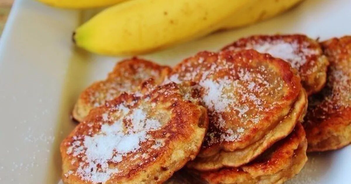 Оладьи из бананов и яиц. Банановые оладьи. Оладьи на молоке. Рецепт оладьев из бананов. Банановые оладьи.