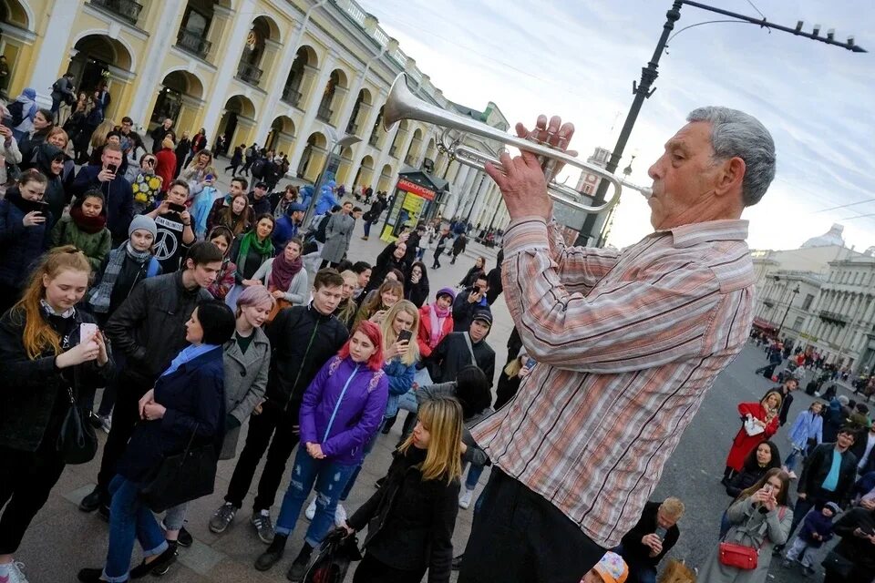 Уличные музыканты. Уличные музыканты в Питере. Выступление на публике. 1 Мая Санкт Петербург. 19 мая спб