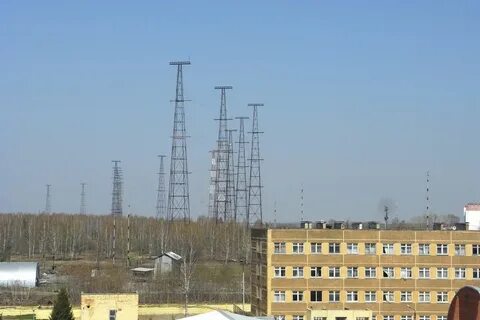 Космонавтов 77