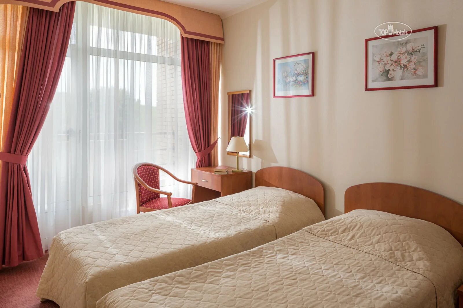 Величъ кантри клаб звенигород. Подмосковье 3* гостиница. Парк-отель звенигород 3. Отель в подмосковье номер семейный. Отели подмосковье 3.