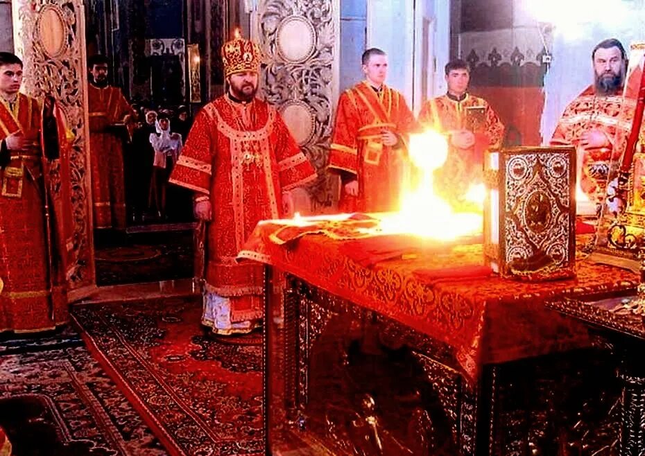 Литургия преждеосвященных даров завеса. Свет в алтаре. Отец глеб каледа. Чудо священник. Отец илий ноздрин.