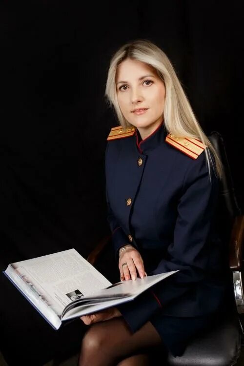 Что делают следователи девушки. Женщина следователь. женщины следователи в россии. женщина дознаватель. невский следователь девушка.