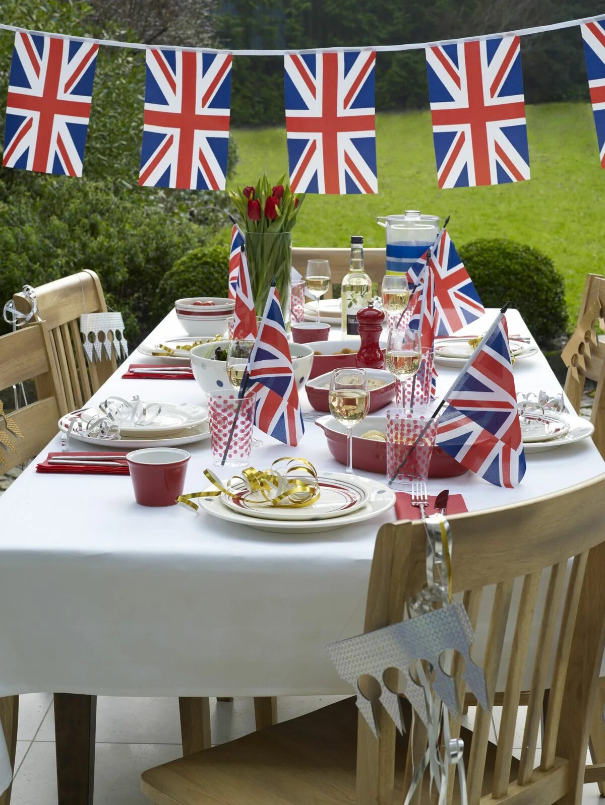 Накрывать на стол на английском. Вечеринка в британском стиле. Вечеринка в стиле Великобритании. Сервировка стола. Сервировка праздничного стола.