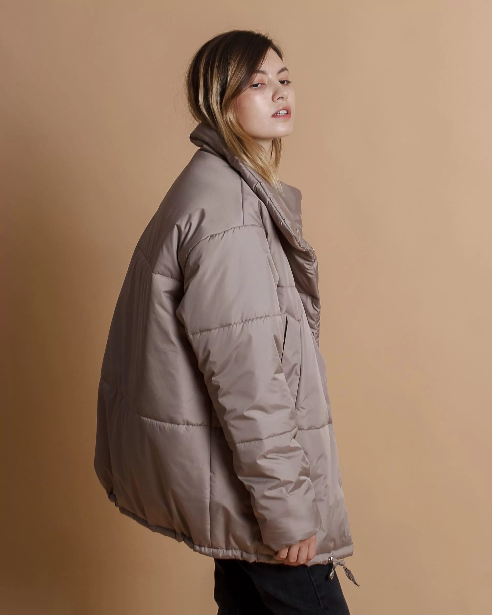 Michael kors пуховик оверсайз. Пуховик длинный 2020-2021 оверсайз зара. Куртка оверсайз женская button 82-310. Куртка oversize. Куртка oversize.