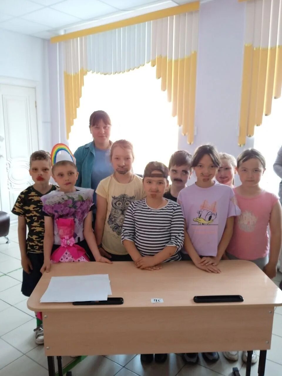 День наоборот в школе. В платье в лагере. День наоборот в школе. День наоборот в лагере мальчики. Мальчики в платьях лагерь.