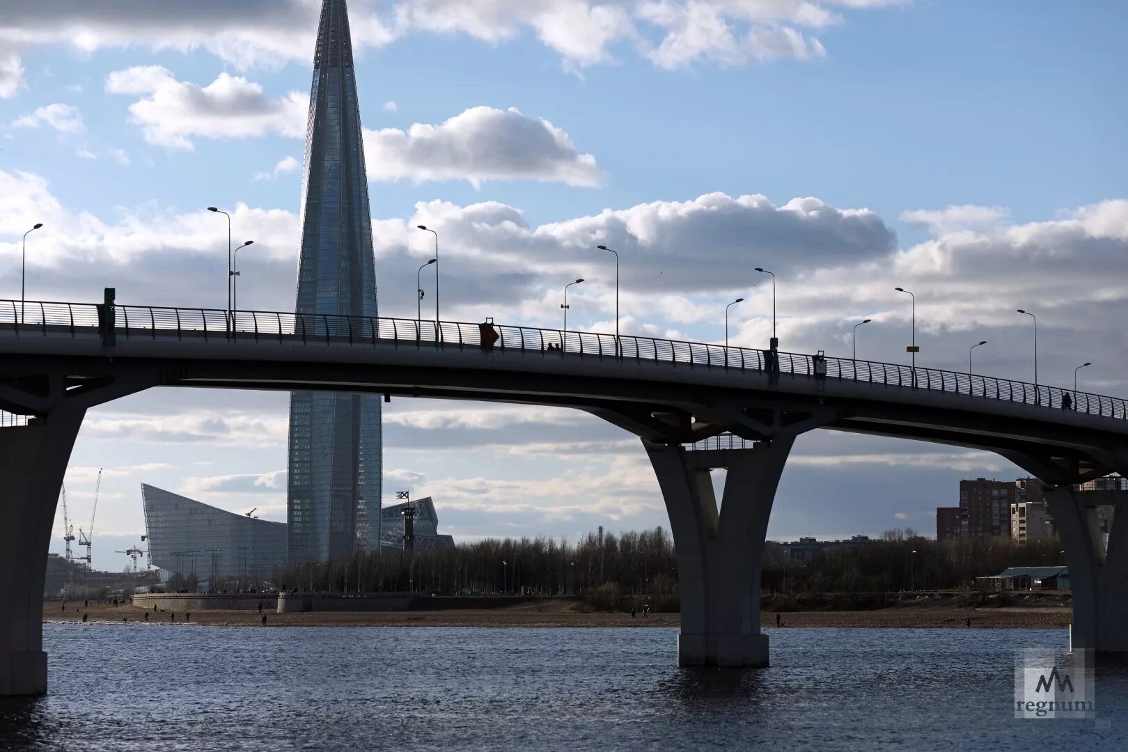 Установи два моста. Лахта с яхтенного моста. Яхтенный мост Лахта центр. Яхтинский мост. Лахтинский мост в СПБ.