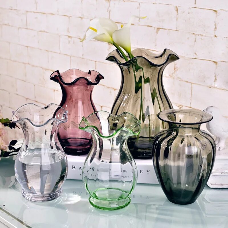 Цветной ваза. Вазы цветное стекло. Стеклянные вазы. Красивые стеклянные вазы. Цветные стеклянные вазы.