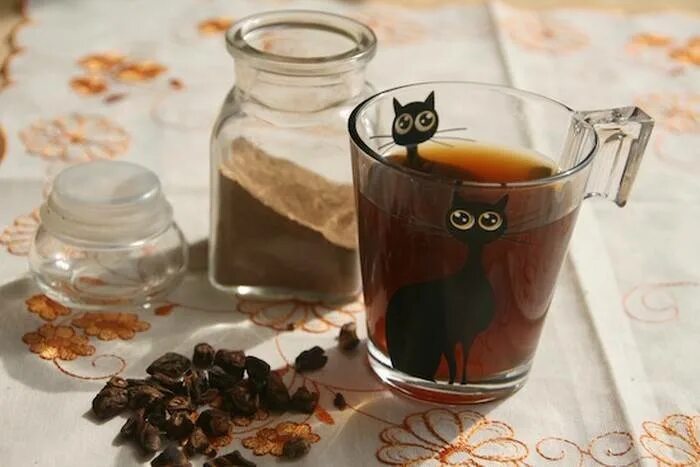 Кофе из одуванчиков. Кофейный напиток из корня одуванчика. Кофе из одуванчиков. Кофе из одуванчиков. Настой одуванчика.