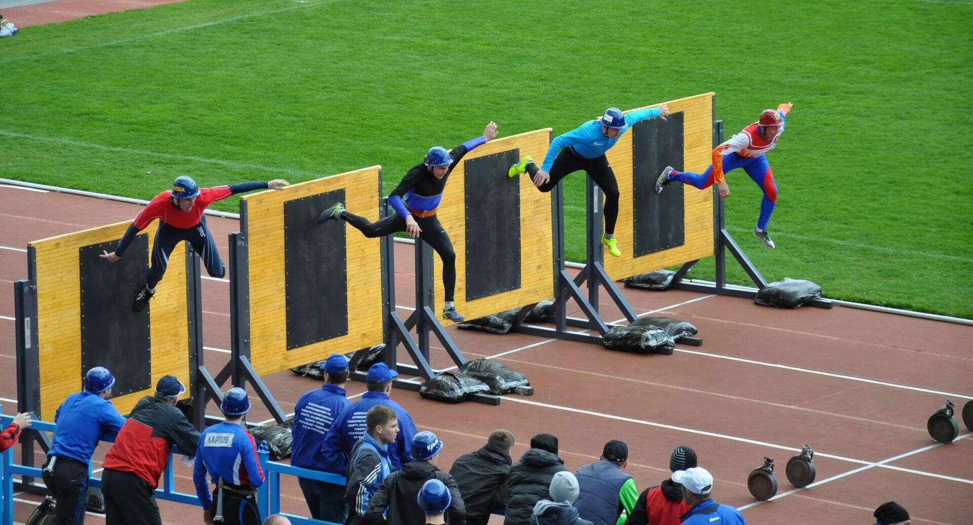 Спасательный спорт мчс. ППС пожарно прикладной спорт. Прикладной спорт в МЧС. Пожарно спасательный спорт полоса препятствий. Пожарно-спасательный спорт боевое развертывание.