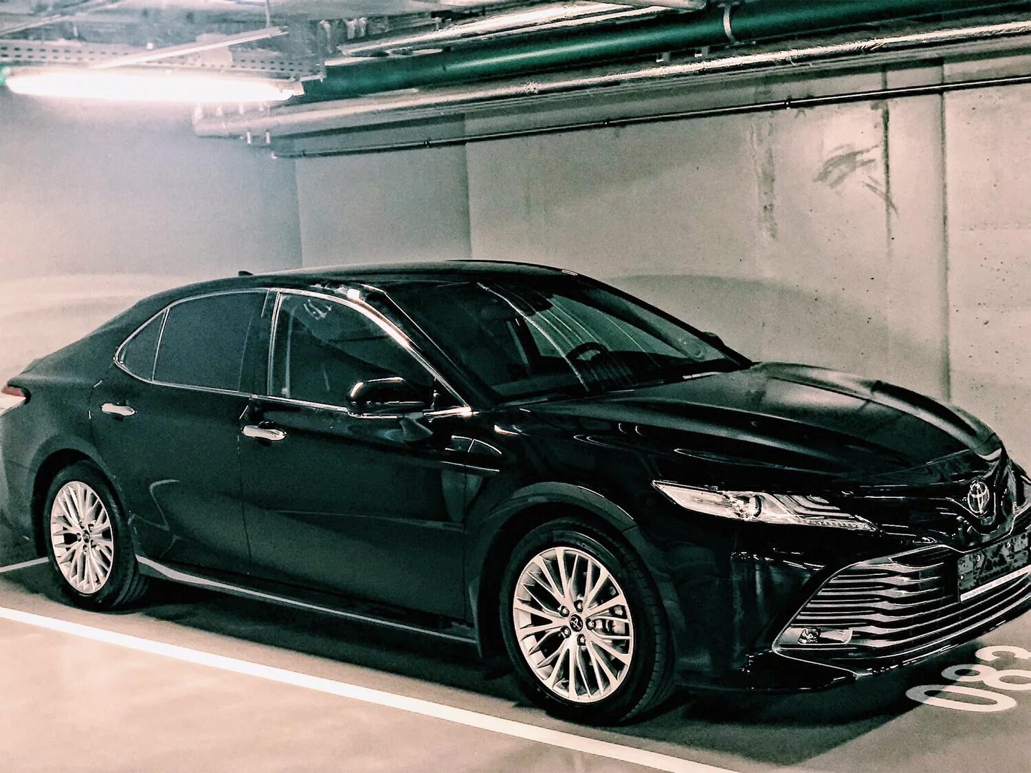 Камри люкс сафети 2. 5. Черная камри люкс. Toyota camry 2020 2. Камри 2010 люкс.