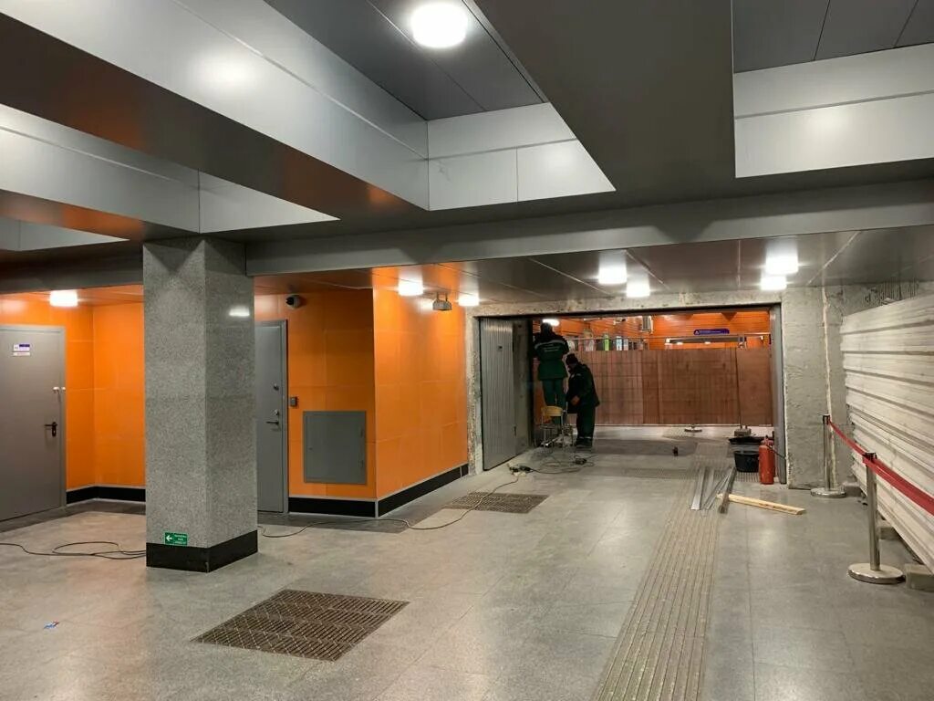 Рэдиссон архитектура. Интерьер холла школы. Станция спортивная 2 питер. Фойе бизнес центра. Холл общественного здания.