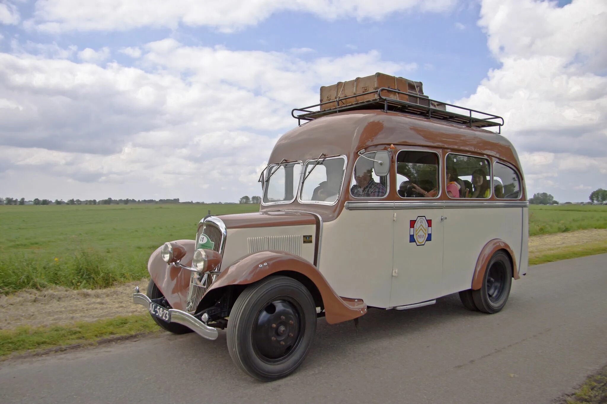 Старые бассы. Citroen u23. Citroën u23 (грузовик). Citroen u23 1936г.. Citroën u23 автобус.