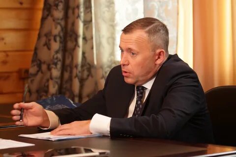 Работающего главой