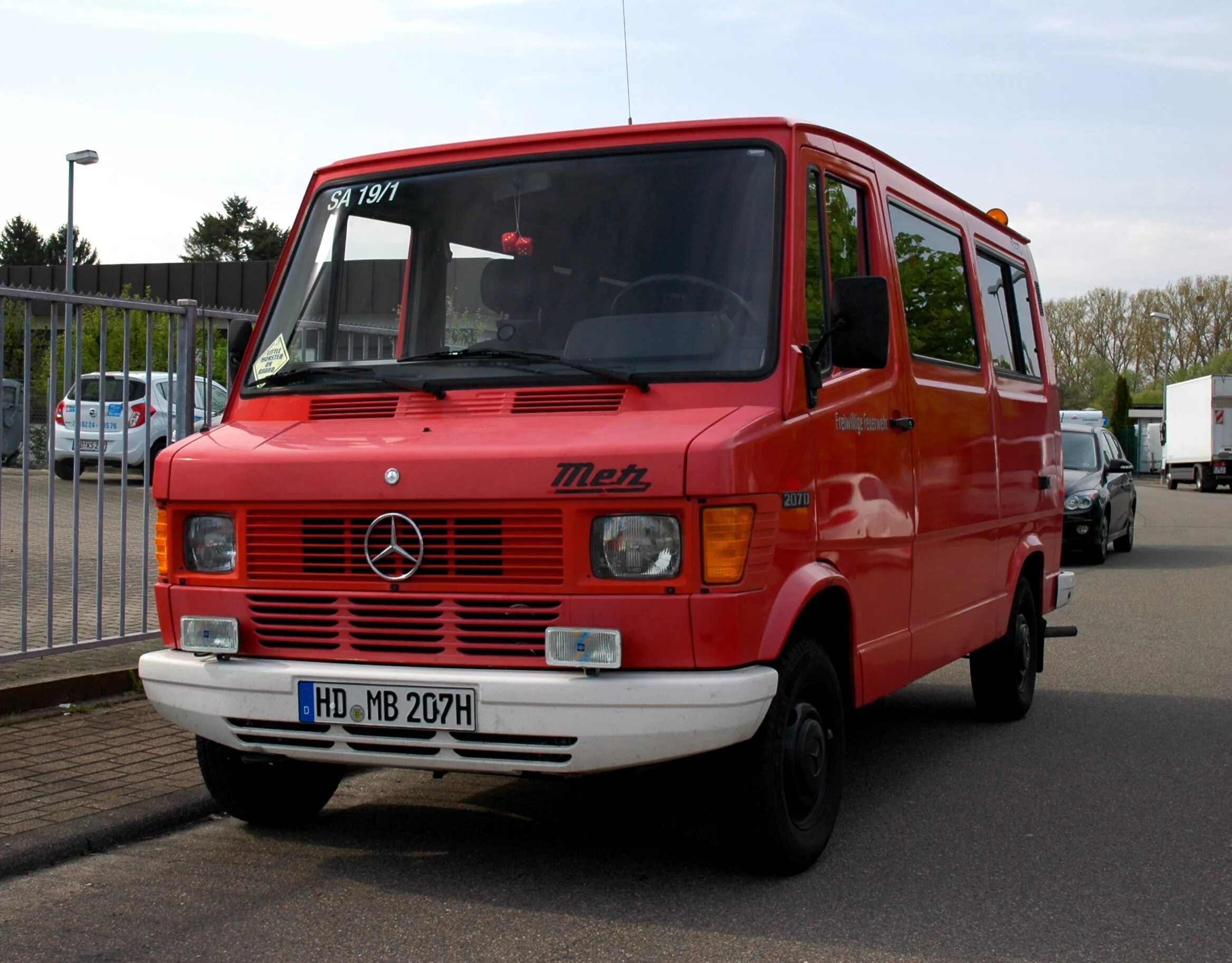 Мерседес т купить. Мерседес-Бенц т1 207. Mercedes-Benz t1 207d. Мерседес Бенц т1 207д. Мерседес т1 1989.