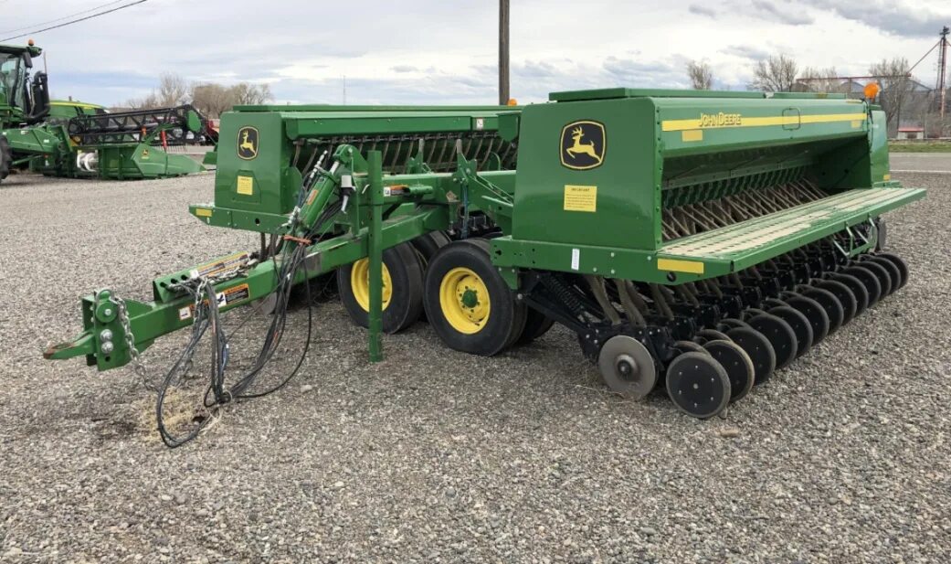 John deere 455. Сеялка зерновая джон дир 7500. John deere сеялка. John deere 455. Сеялка john deere 455.