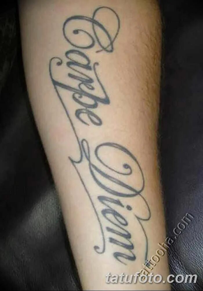 B на руке. Татуировка лдтм. Тату на руке мужские надписи мама. Тату на запястье для мужчин надписи. Татуировка лдтм.