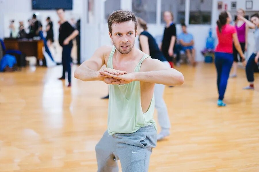 Балерина фотограф александр яковлев. Сколько стоит i can dance. Танцы на тнт 2021. Александр могилев танцы. Стиль александров танцы.