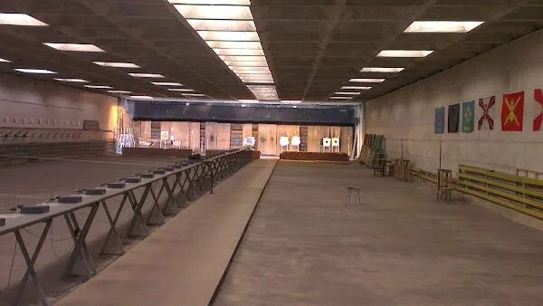 Логотип жемчужная плаза на прозрачном фоне. Тир 100 метров в санкт-петербурге. Кармелла бинг полный рост. Райкин плаза лого. 1005127.