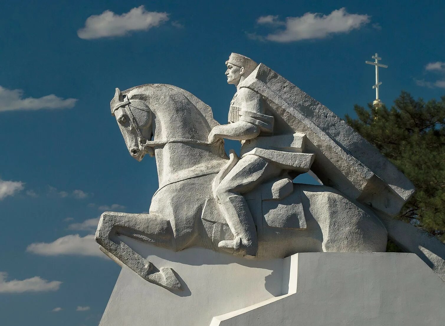 Памятник казакам гвардейцам Кущевская. Памятник казаку Кущевская. Памятник казаку гвардейцу в Кущевке. Кущевская атака памятник.