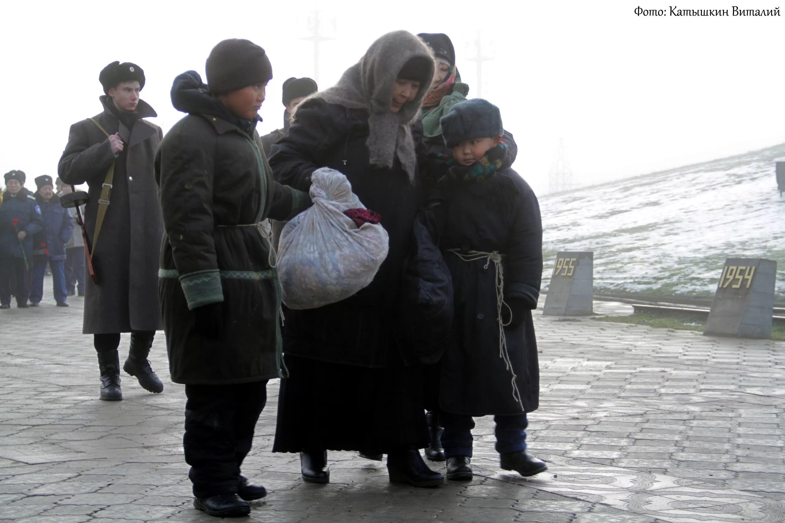 Депортация граждан таджикистана. Депортация калмыцкого народа в Сибирь. Депортация Калмыков в Сибирь. Депортация Калмыков в 1943. Депортация Калмыков 1944.