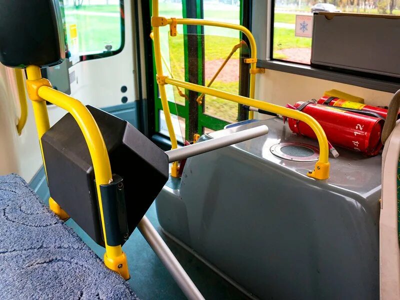 Турникет мострансавто. Турникет в транспорте. Валидаторы в трамваях спб. Турникет в трамвае. Маршрутка с турникетом.