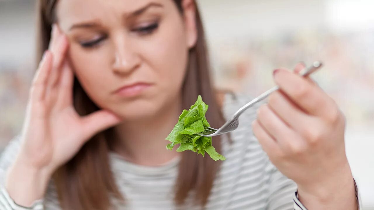 Салаты на скорую руку. Невкусный салат. Морковный салат. Простые салатики на скорую руку. Салат.