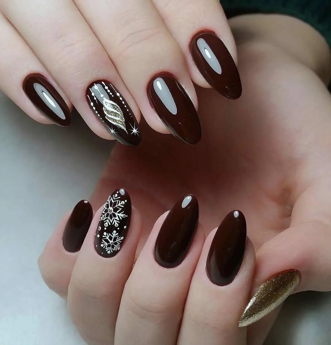 маникюр 2021 бордо матовый. ногти 2022 миндаль коричневые. шоколадный маникюр миндаль. ногти коричневого цвета. ногти миндаль коричневые.