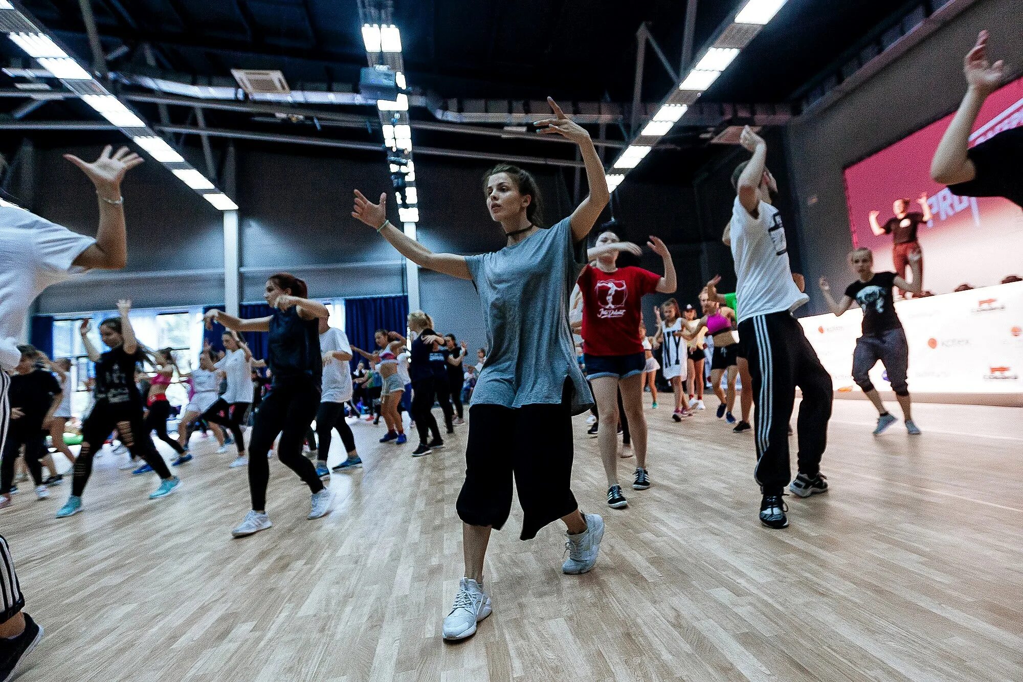 Танцы в лагере. Танцевальный лагерь фото. Dance camp лагерь. Танцевальный лагерь москва. Про танцы кэмп.