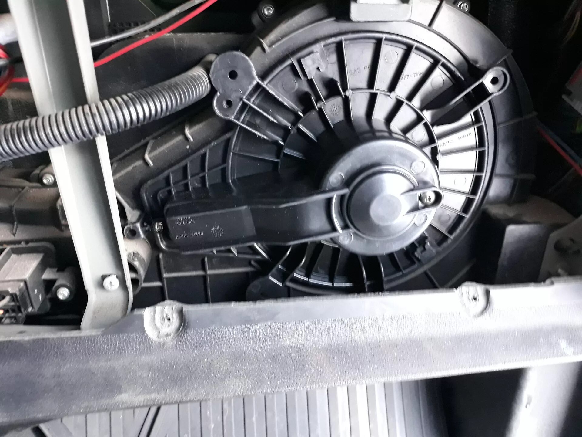 Как снять электро. Мотор отопителя УАЗ Патриот 2017 года. Электродвигатель вентилятора отопителя УАЗ-Патриот. Электродвигатель отопителя УАЗ Патриот. Мотор отопителя УАЗ Патриот 2014.