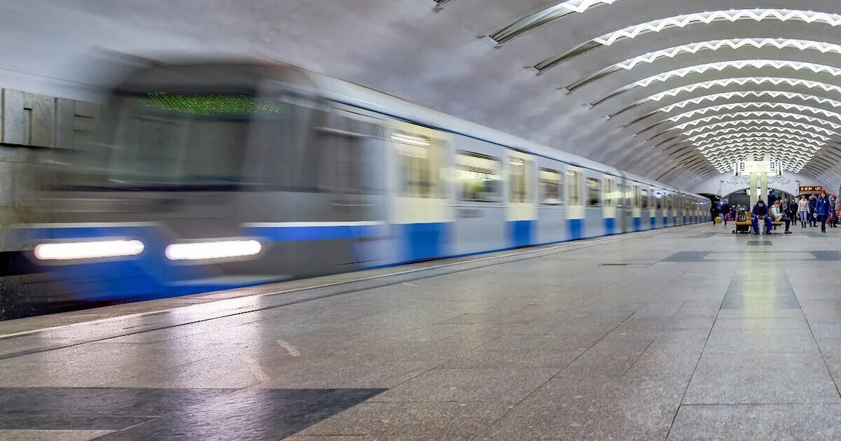Реутов станция метро. Метро новокосино калининская линия москва. Станция метро третьяковская калининская линия. Новокосино метро калининская линия. Станция новокосино.