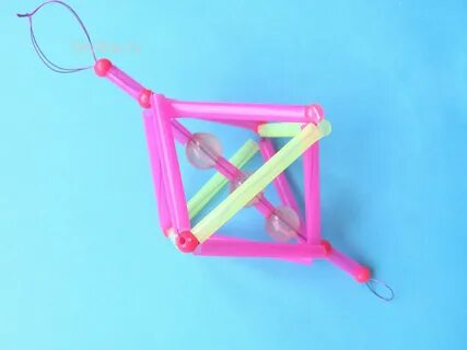 Елочная игрушка из трубочек