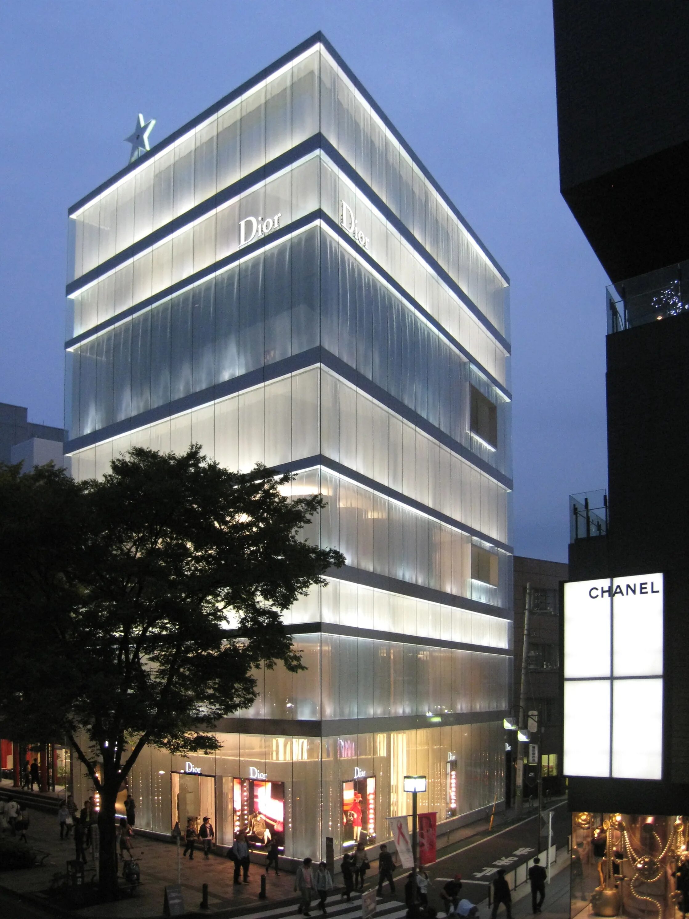 Здание диар гиндза в токио. Кадзуе сэдзима здание диор. Токио диор магазин. Бутик диор токио фасад. Кадзуе сэдзима здание диор.