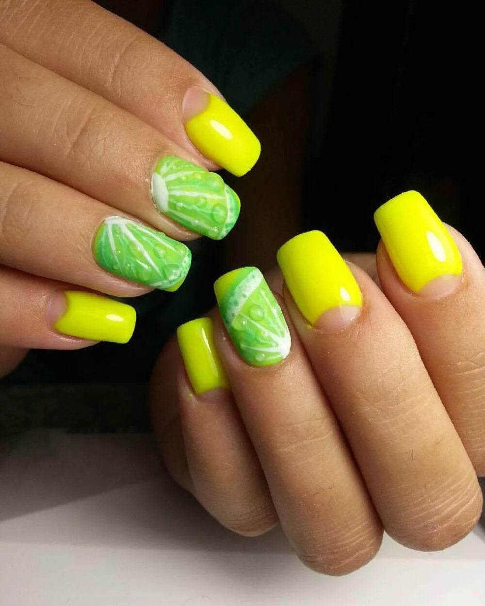 яркий маникюр. маникюр разноцветный яркий. яркий летний маникюр. яркий маникюр. цветные ногти.