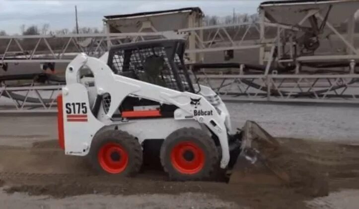 Bobcat s175 характеристики. Бобкэт s175. Мини-погрузчик Bobcat s175, 2012. Мини погрузчик Бобкэт s175. Мини погрузчик Bobcat s175 габариты.