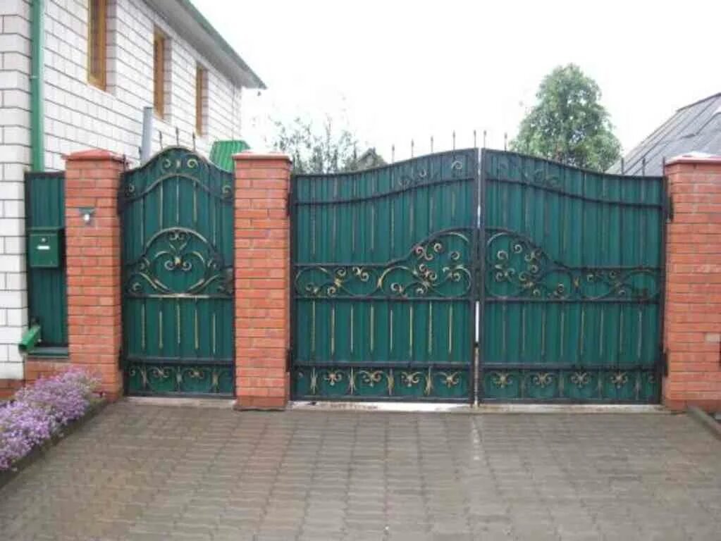ворота из профнастила. зеленые ворота. зеленые ворота. ворота зеленые для частного дома. зеленые распашные ворота.