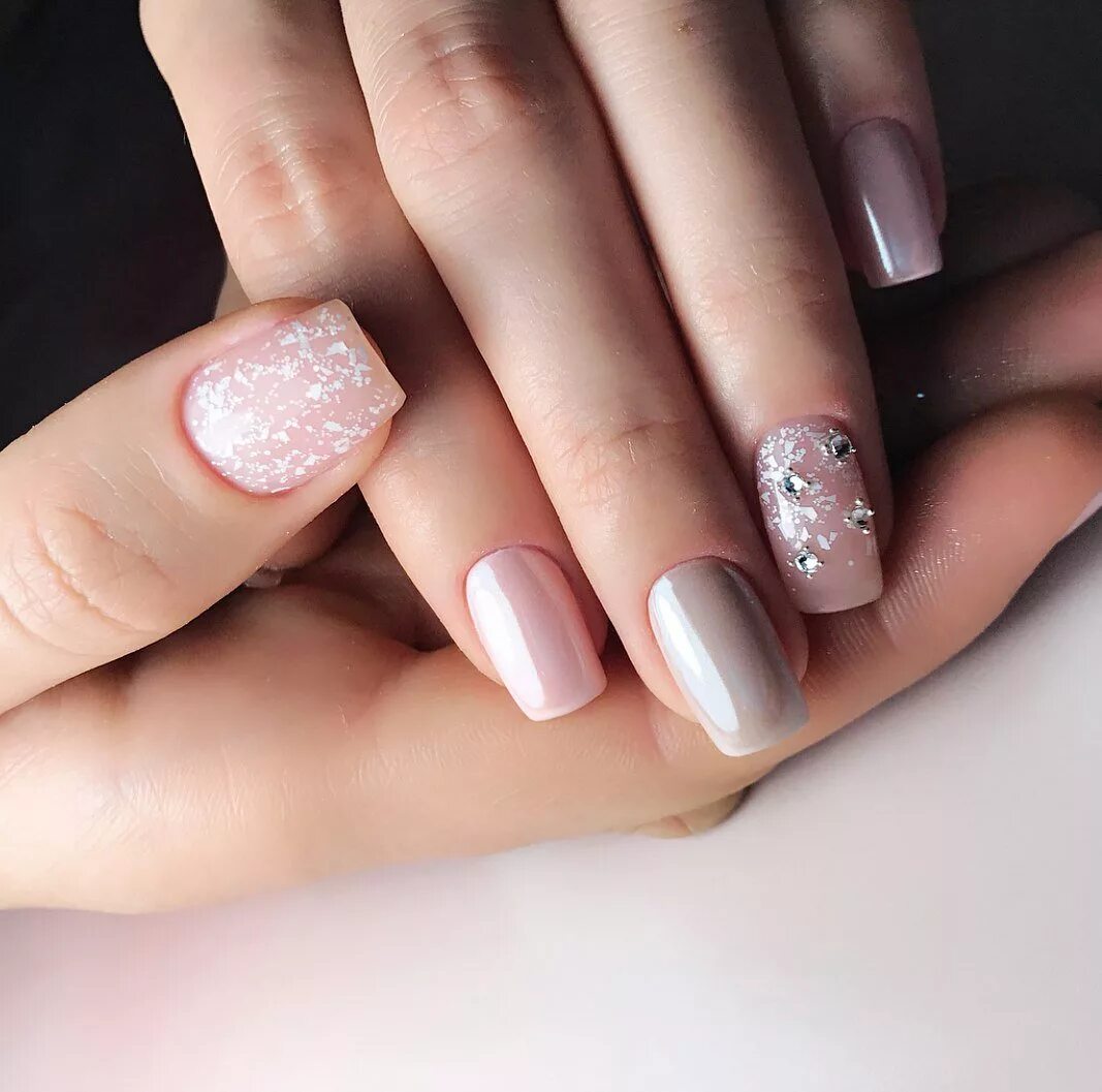 маникюр на короткие квадратные ногти нежных. маникюр на короткие квадратные ногти нежных. нюдовый градиент маникюр 2022. маникюр на квадратные ногти. стильный маникюр.