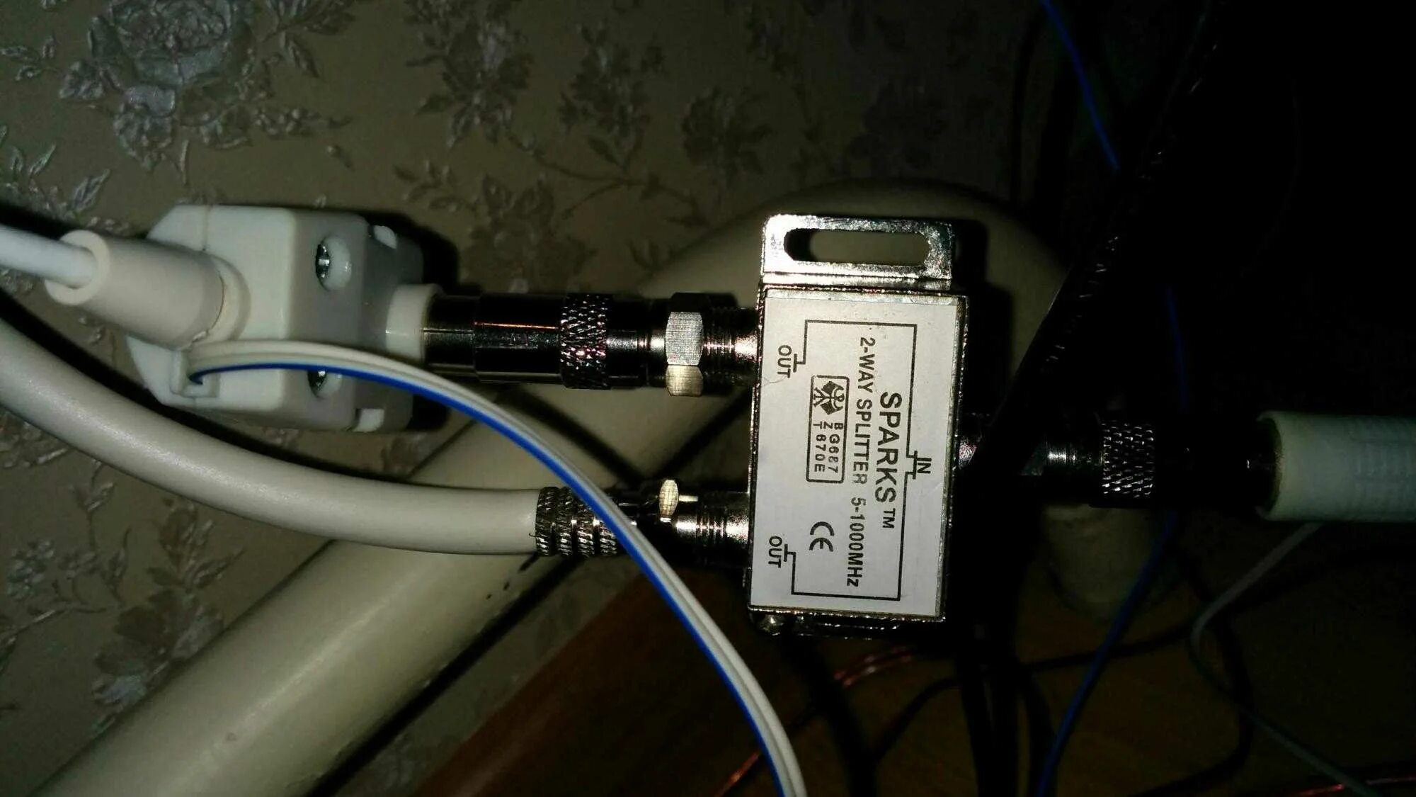 Почему не работает антенна. Антенна dvb t2 через сплиттер. дс переходник антенна 2 телевизора. переходник на антенну телевизора для кабеля подключить 2 телевизора. как подключается сплиттер антенный.