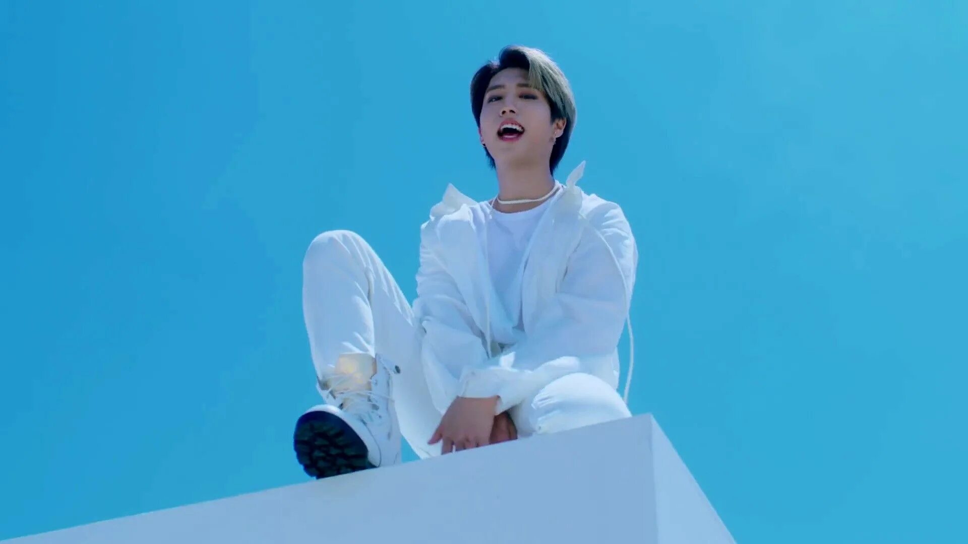 Хан джисон твой парень. Alien han stray kids обложка. Джисон hold my hand перевод. Хан джисон. Джисон hold my hand перевод.