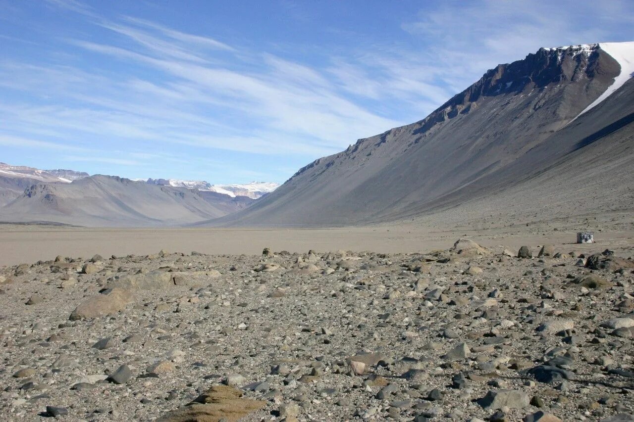 Самая сухая территория земли. Долина Мак-Мердо. Долина Мак Мердо в Антарктиде. Сухие Долины Мак-Мердо в Антарктиде. Пустыня Мак Мердо.