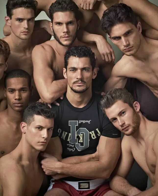Модель dolce & gabbana дэвид ганди. Дэвид ганди с бородой. Несколько мужчин в костюмах. Джейми дорнан. Группа мужчин в костюмах.