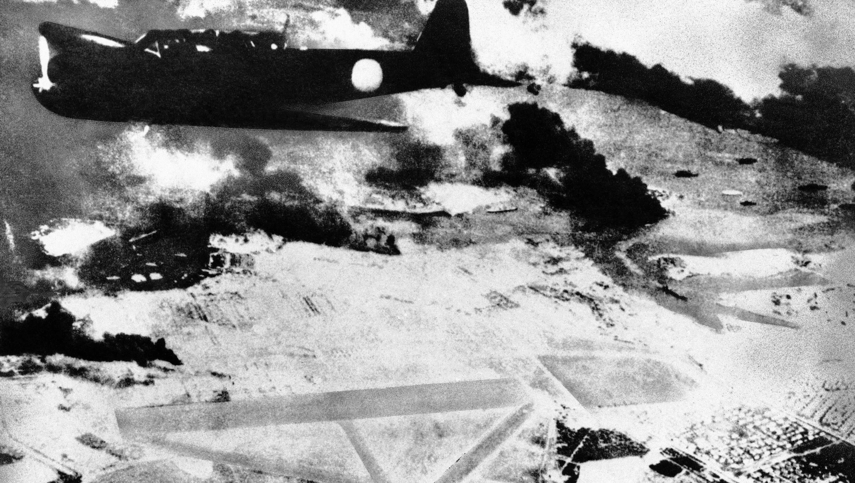 Перл харбор почему напали. Атака на «пёрл‑Харбор», 7 декабря, 1941. 7 Декабря 1941 Перл Харбор. 7 Декабря 1941 года японская атака на Перл-Харбор. Пёрл-Харбор 1941 японские саморлёты.