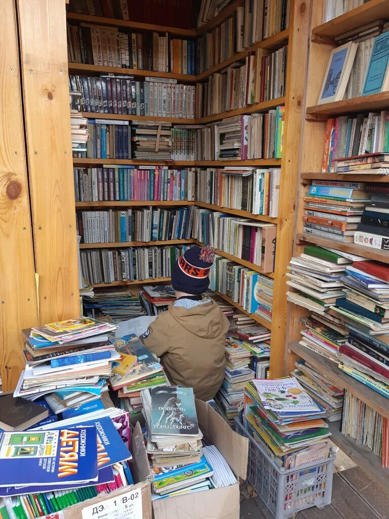 Книжный магазин иркутск. Книжный приют иркутск. красноказачья 23 книжный приют. иркутск bookstore. листва книжная лавка.
