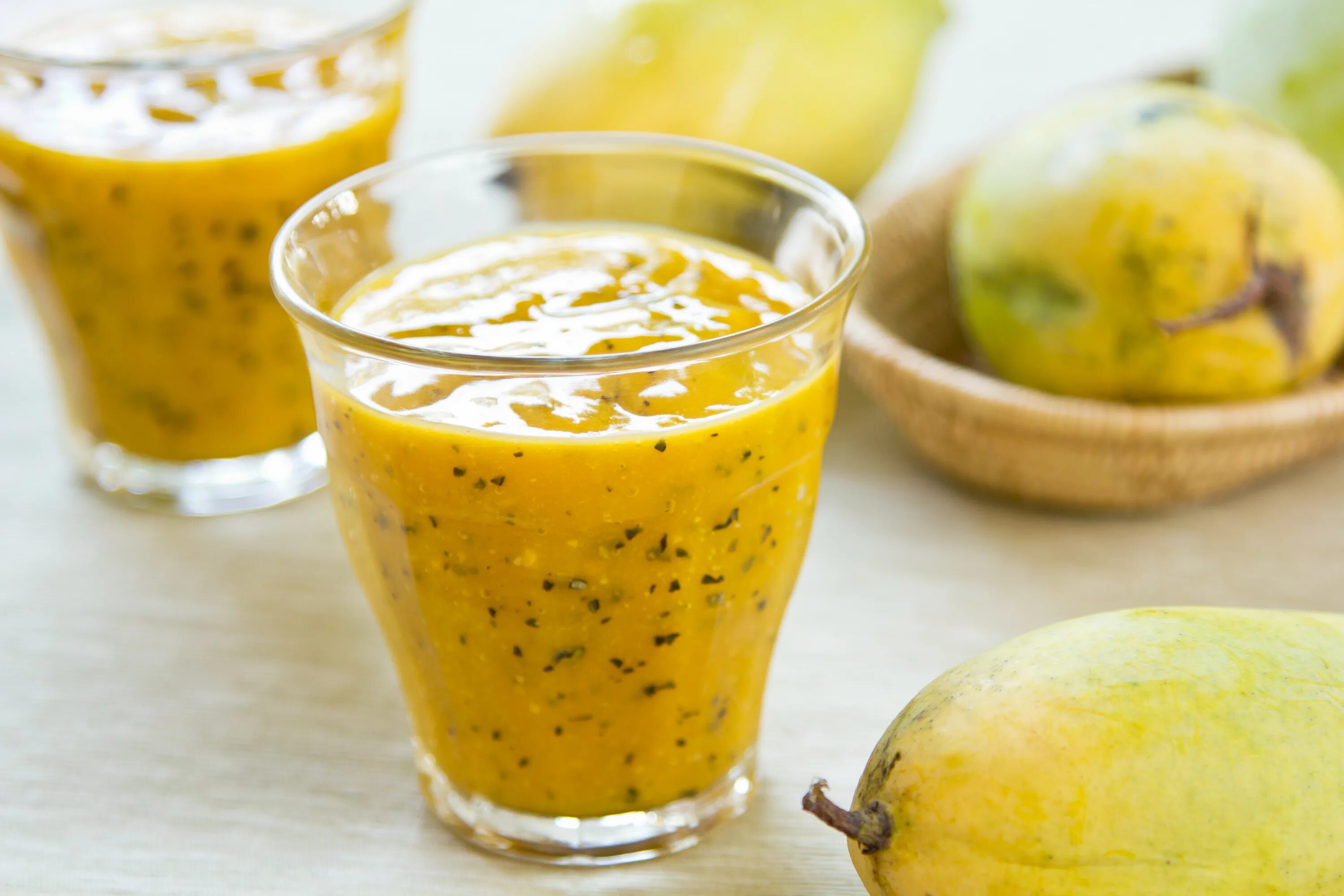 Mango passion Fruit Smoothie. Манговый Ласси. Лимонад манго маракуйя. Смузи маракуйя