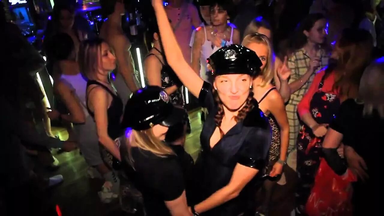 Закрытые вечеринки. Небар дискотеки возраст. Закрытая вечеринка ночной клуб. Тусовки с друзьями. Вечеринка в ночном клубе.