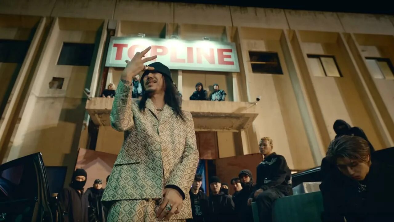 Песня topline stray. Topline feat. tiger jk. topline (feat. tiger jk) stray kids. tiger jk stray kids. topline stray kids.