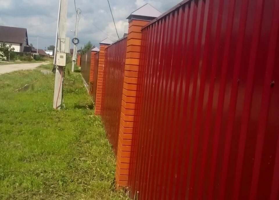 заборы в раменском районе. евро штакетник цвет 8017 на воротах. тобольск магазин всё для стройки забора. москомплект заборы. евроштакетника и поликарбоната.