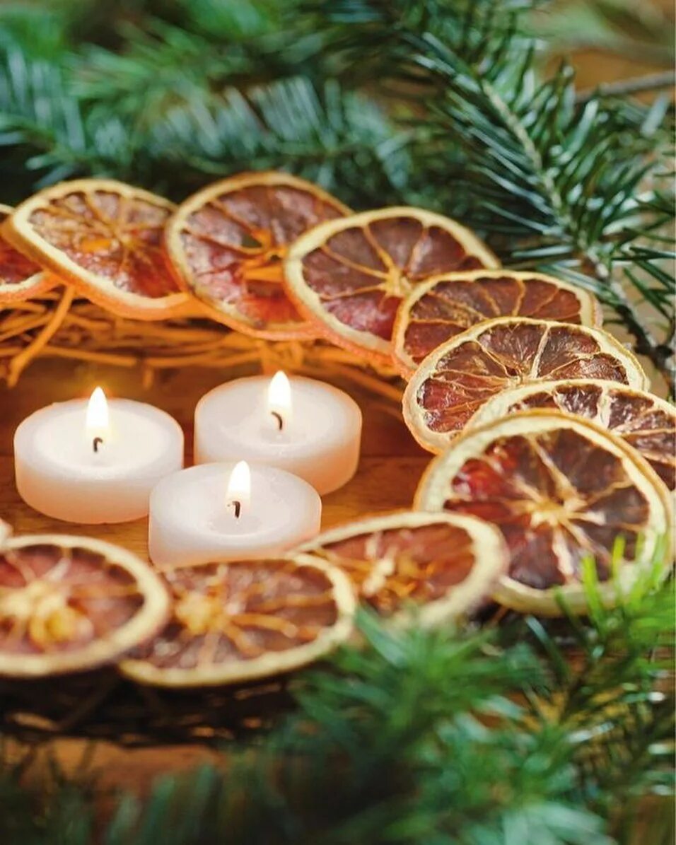 как засушить апельсин для декора на елку. украшение на елку из апельсинов. новогодние украшения из сушеных апельсинов. съедобные украшения на елку. как засушить апельсин для декора на елку.