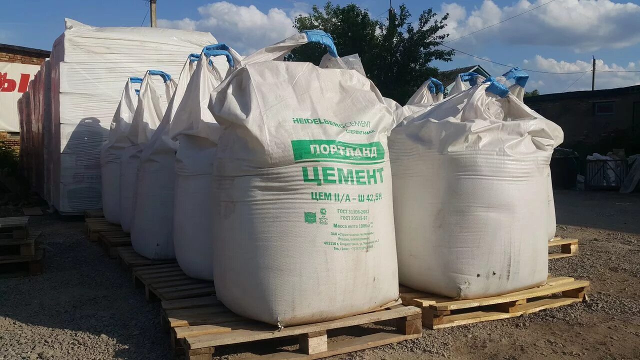 Цемент в каких мешках. Цемент в каких мешках. Портланд цемент m 500 50 кг. Мешок цемента 50 размер. Цемент eurocement м500 50 кг.
